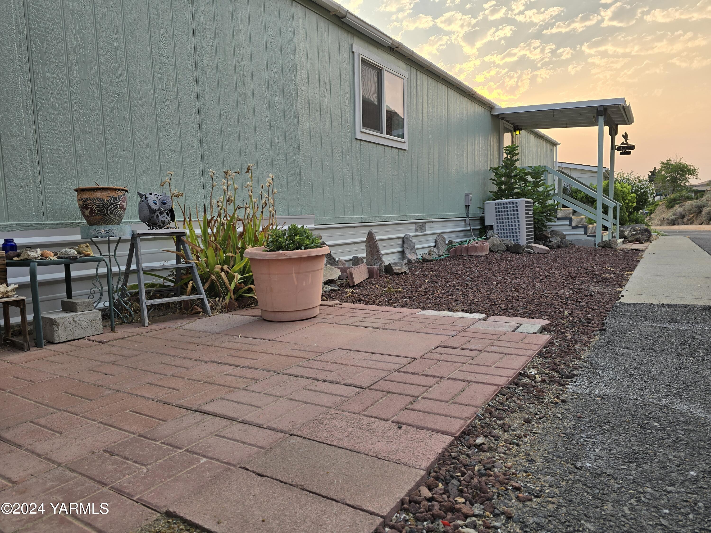 300 Alps Road, Unit 1028 Moxee, WA 98936 - Photo 5 of 18 20240722_064227