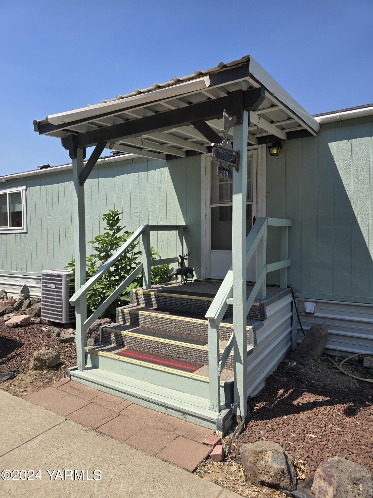 300 Alps Road, Unit 1028 Moxee, WA 98936 - Photo 6 of 18 20240720_142754