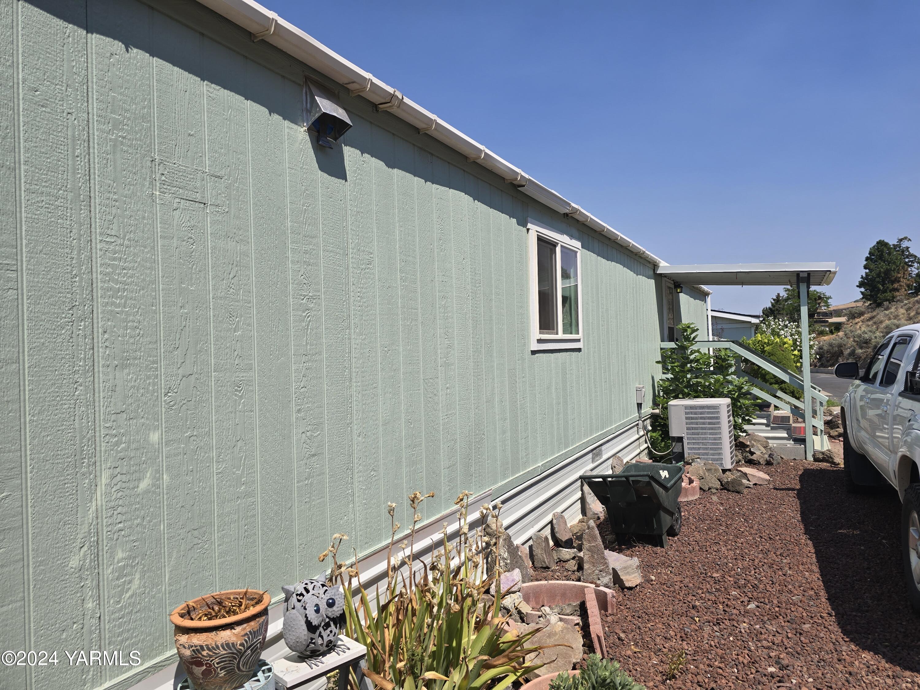 300 Alps Road, Unit 1028 Moxee, WA 98936 - Photo 7 of 18 20240720_142846