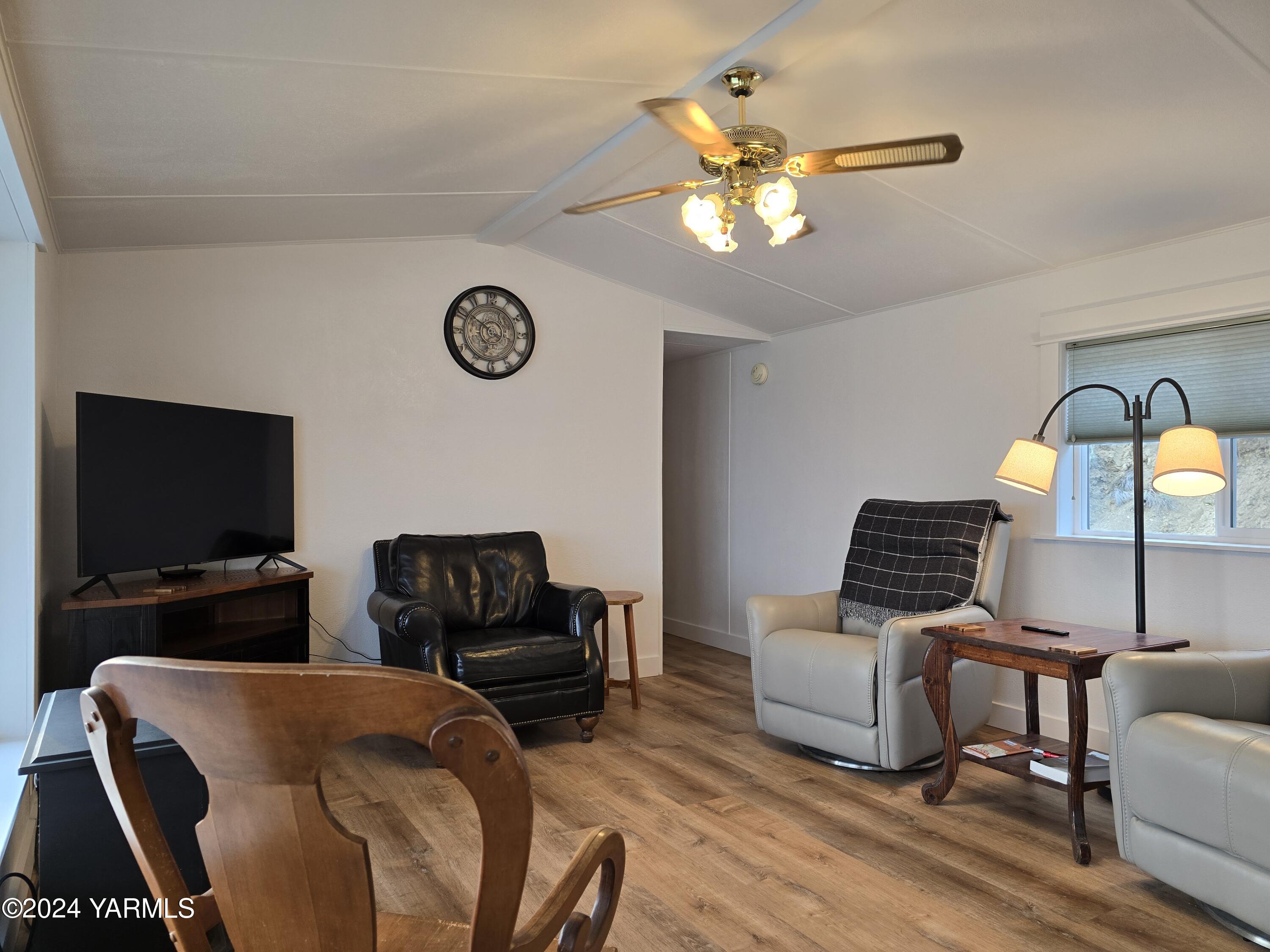 300 Alps Road, Unit 1028 Moxee, WA 98936 - Photo 10 of 18 20240722_065100