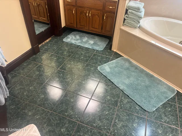 $825,000 | 7201 Bentwood Drive, Moss Point, MS 39562