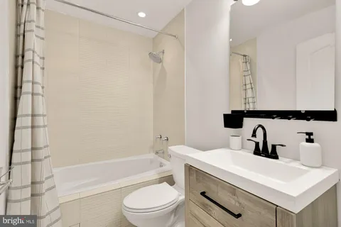 $589,000 | 1409 G Street Northeast, Unit 5, Washington, DC 20002