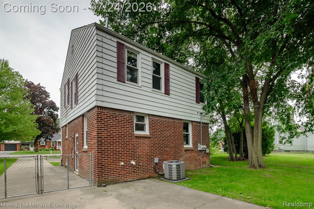 2037 Vivian Road Monroe, MI 48162 - Photo 33 of 39 Gallery Image 33