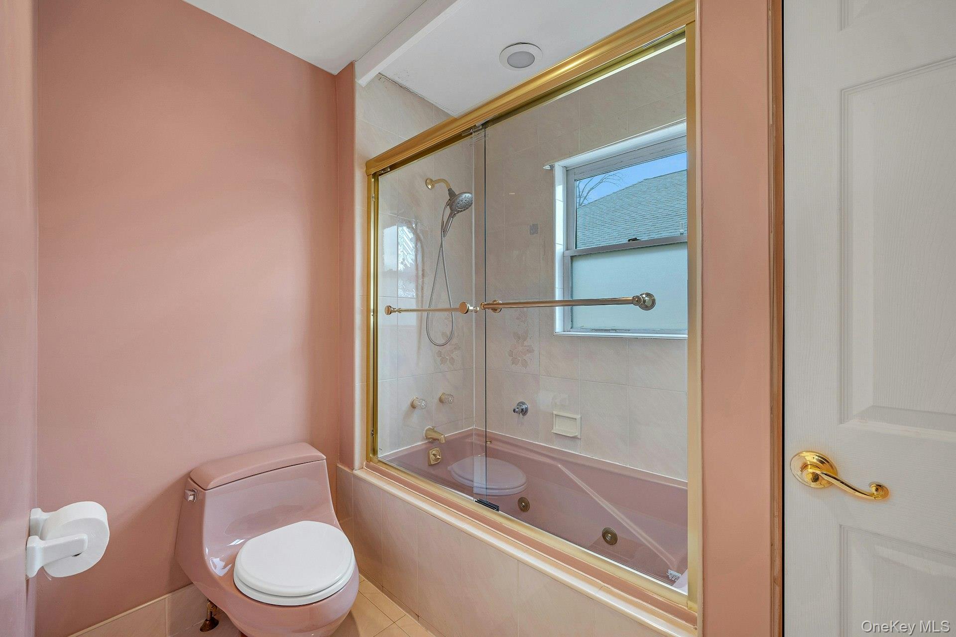 97 Bradley Road Scarsdale, NY 10583 - Photo 21 of 27 a bathroom with a toilet a sink and bathtub
