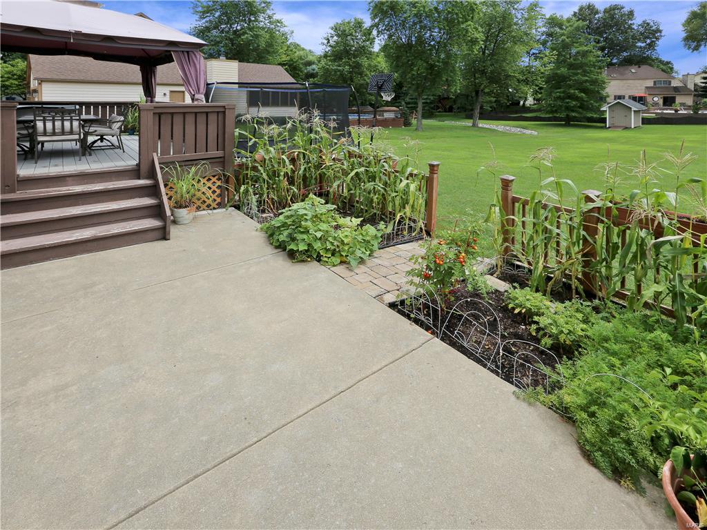 1002 Pine Lake Road Collinsville, IL 62234 - Photo 8 of 39 Gallery Image 8
