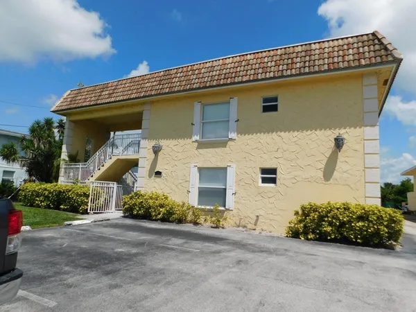 $1,800 | 735 Hummingbird Way, Unit 202, North Palm Beach, FL 33408