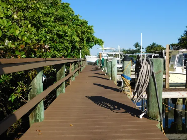 $1,800 | 735 Hummingbird Way, Unit 202, North Palm Beach, FL 33408