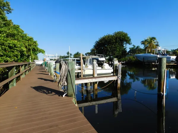 $1,800 | 735 Hummingbird Way, Unit 202, North Palm Beach, FL 33408