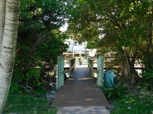 $1,800 | 735 Hummingbird Way, Unit 202, North Palm Beach, FL 33408