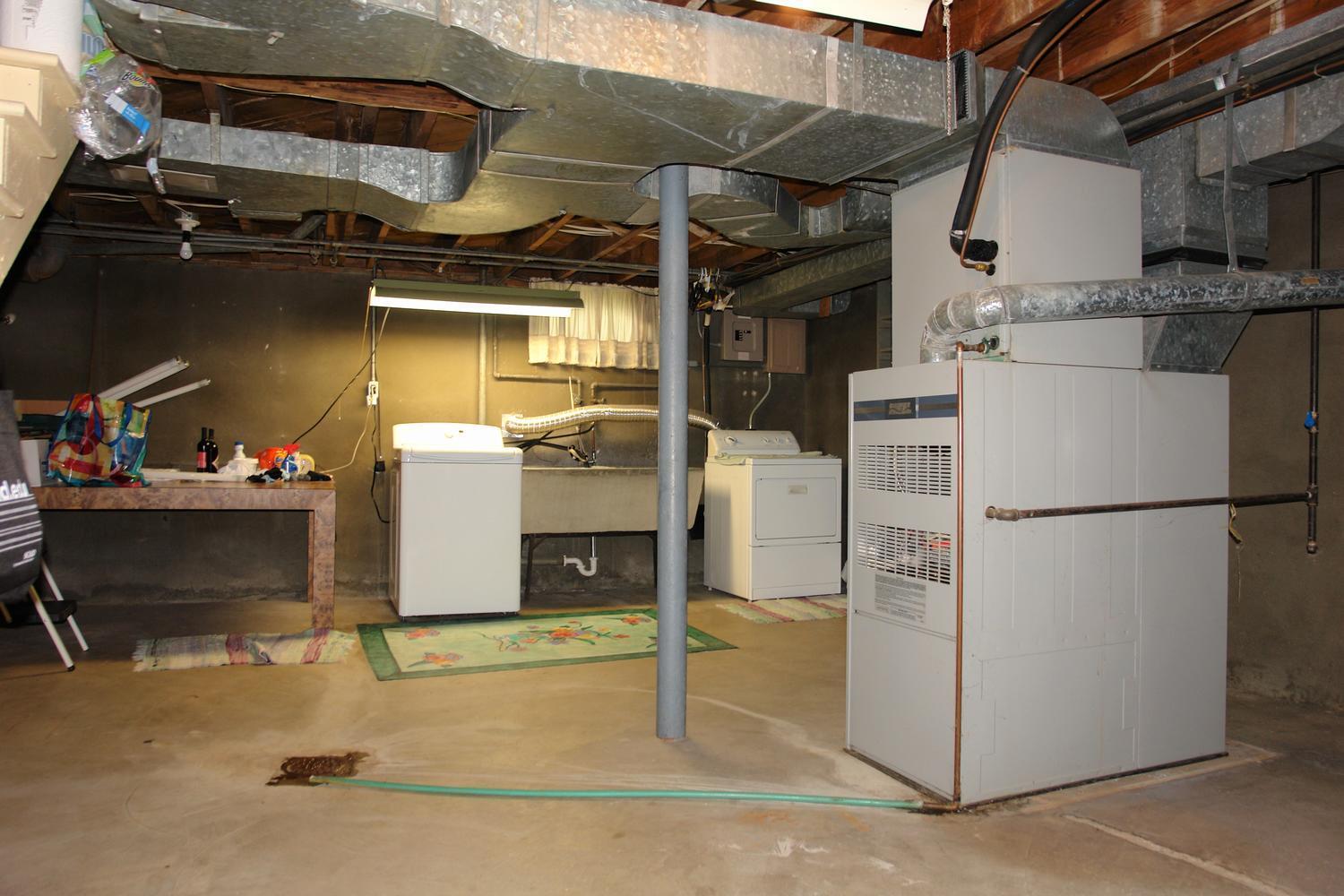 2341 Idavere Road Southwest Roanoke, VA 24015 - Photo 23 of 31 2341 Idavere Road SW Roanoke-large-025-2