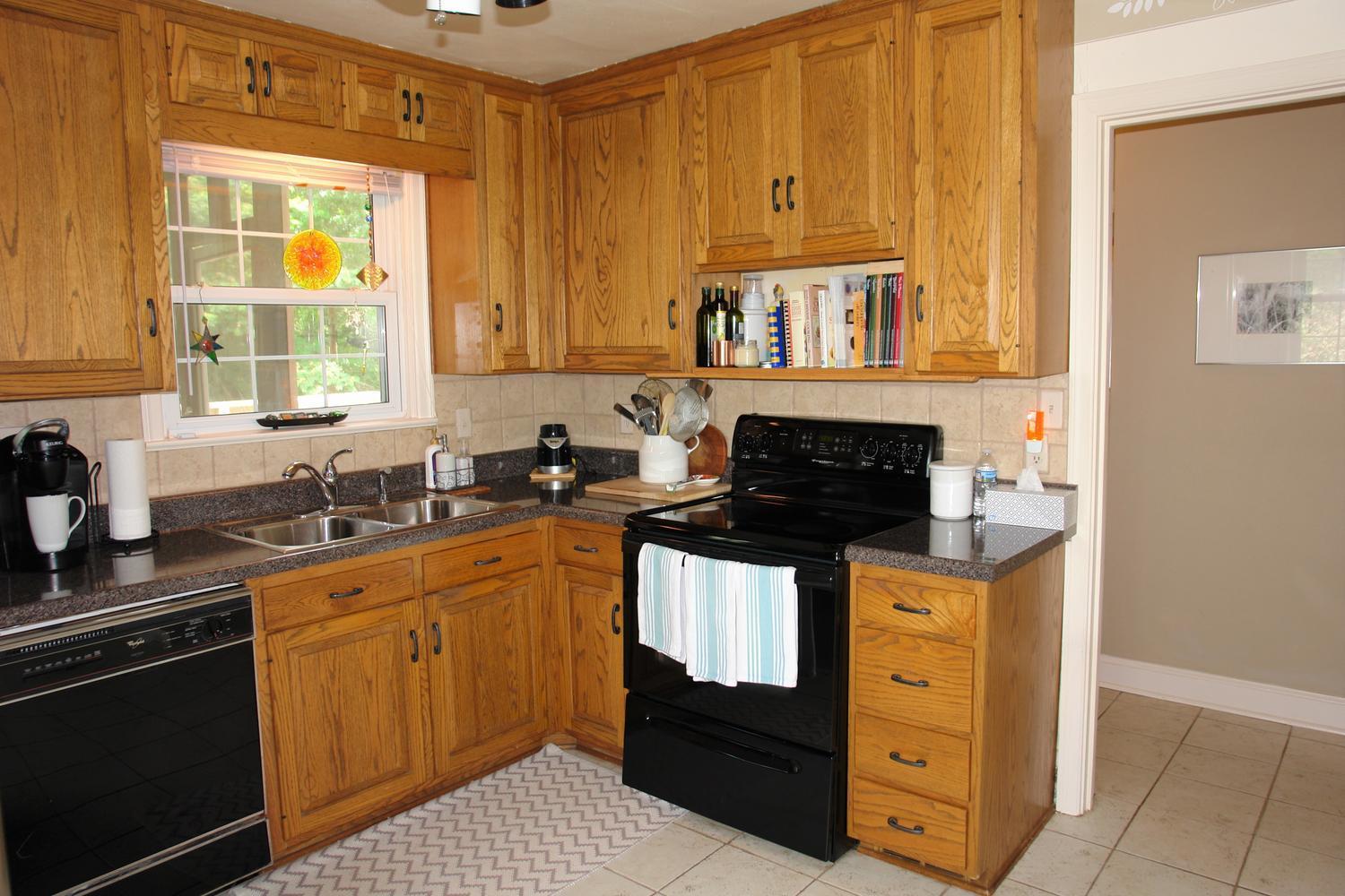 2341 Idavere Road Southwest Roanoke, VA 24015 - Photo 9 of 31 2341 Idavere Road SW Roanoke-large-011-1