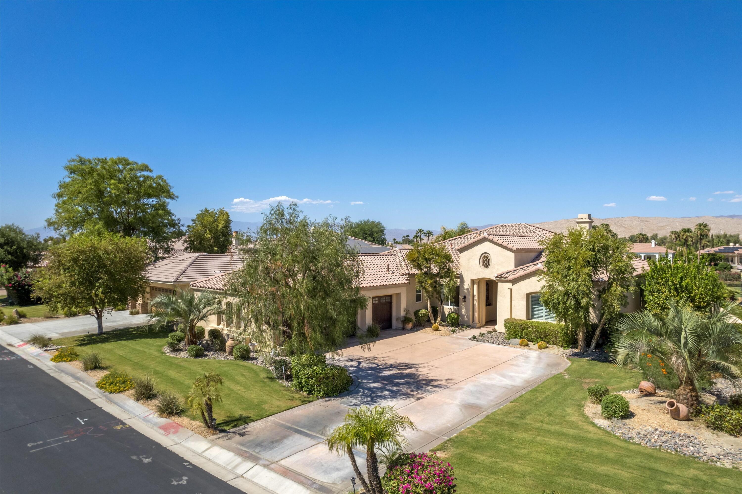 103 Vía Bella Rancho Mirage, CA 92270 - Photo 2 of 47 01-67078970