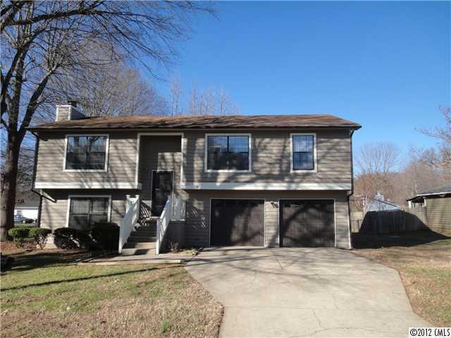7517 Eastbourne Road Charlotte, NC 28227 - Photo 1 of 16