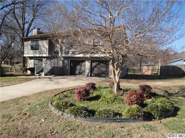 7517 Eastbourne Road Charlotte, NC 28227 - Photo 2 of 16