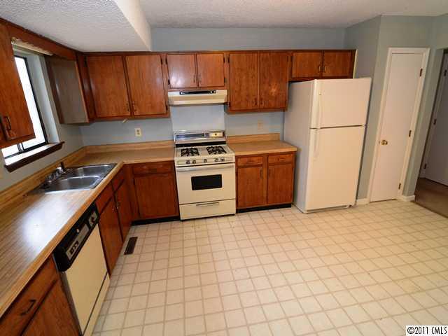 7517 Eastbourne Road Charlotte, NC 28227 - Photo 5 of 16