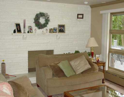 59 Stone Marker Drive Washington, PA 15301 - Photo 3 of 7 Living Room.