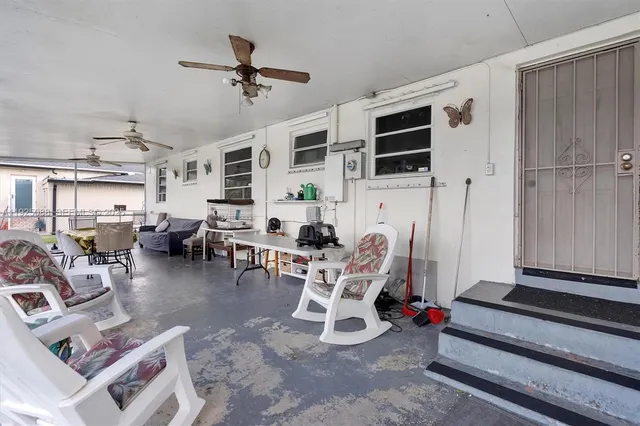 a view of a livingroom with furniture and a ceiling fan