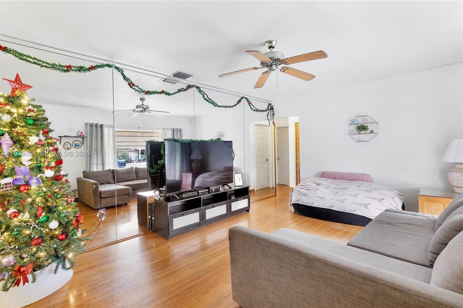 355 West 54th Street Hialeah, FL 33012 - Photo 8 of 36