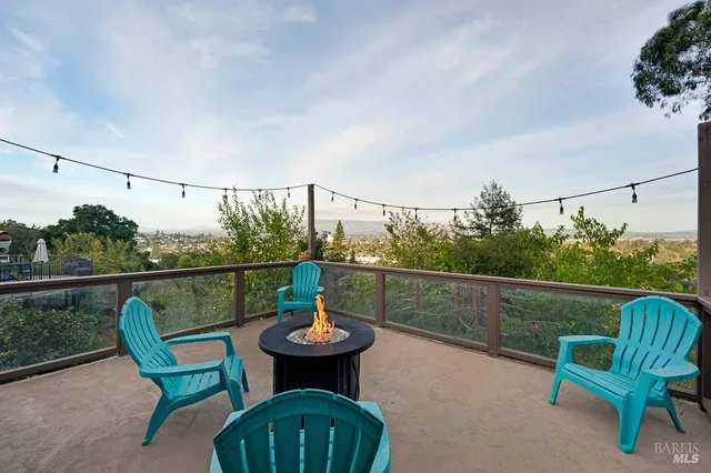 $1,395,000 | 12 Haven Drive, Petaluma, CA 94952