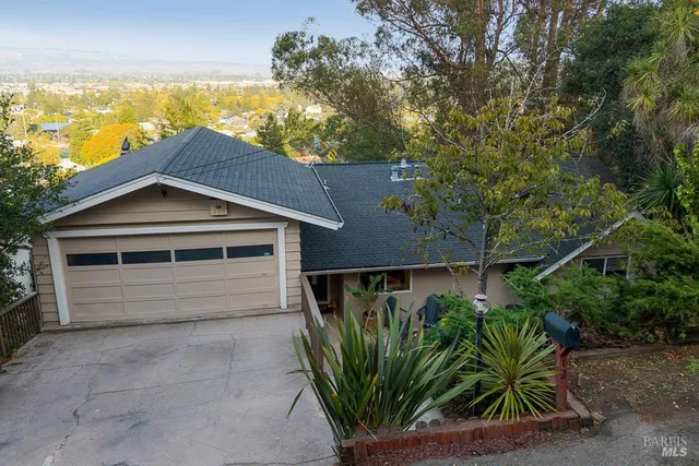 $1,395,000 | 12 Haven Drive, Petaluma, CA 94952