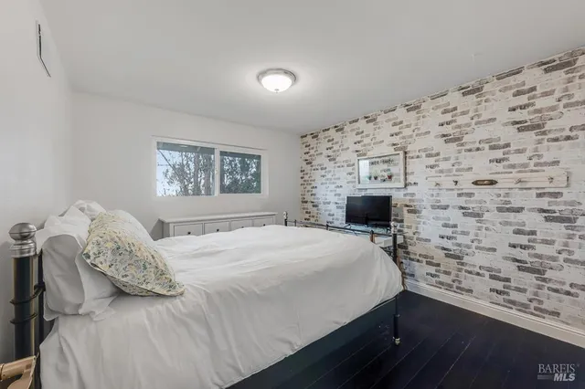 $1,395,000 | 12 Haven Drive, Petaluma, CA 94952