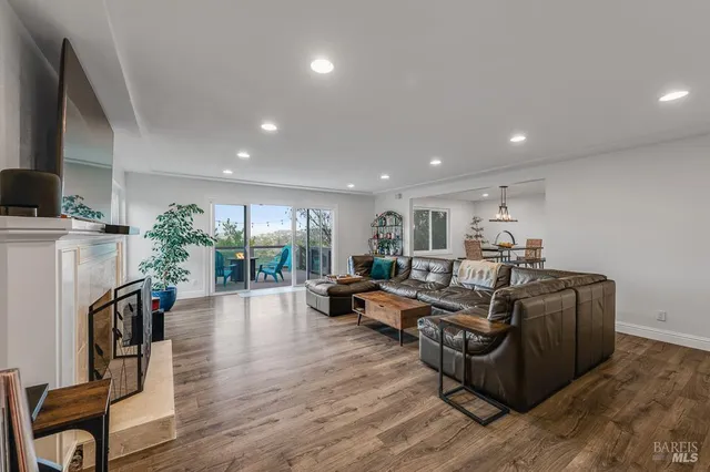 $1,395,000 | 12 Haven Drive, Petaluma, CA 94952