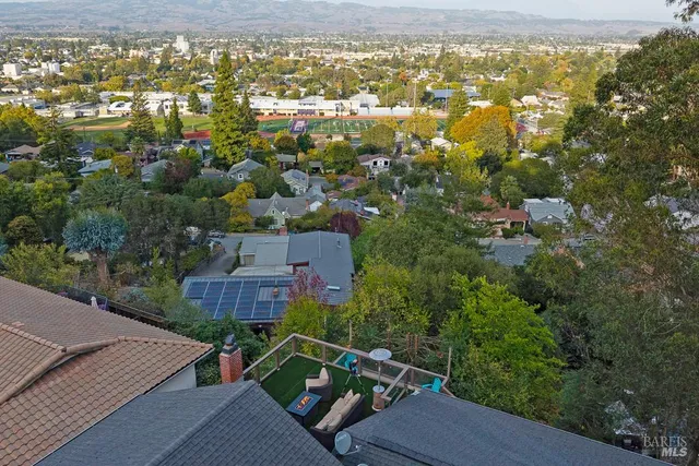 $1,395,000 | 12 Haven Drive, Petaluma, CA 94952