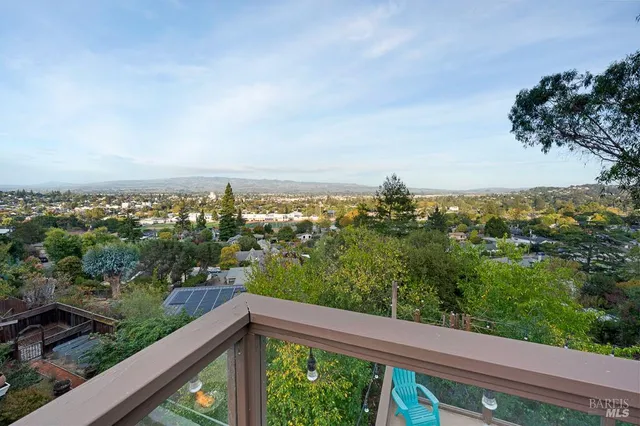 $1,395,000 | 12 Haven Drive, Petaluma, CA 94952