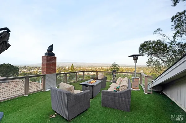 $1,259,000 | 12 Haven Drive, Petaluma, CA 94952