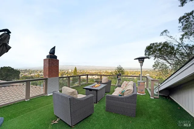 $1,395,000 | 12 Haven Drive, Petaluma, CA 94952