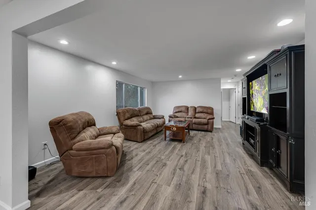 $1,395,000 | 12 Haven Drive, Petaluma, CA 94952