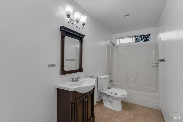 $1,395,000 | 12 Haven Drive, Petaluma, CA 94952