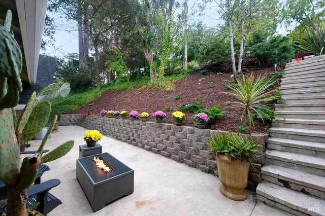 $1,395,000 | 12 Haven Drive, Petaluma, CA 94952