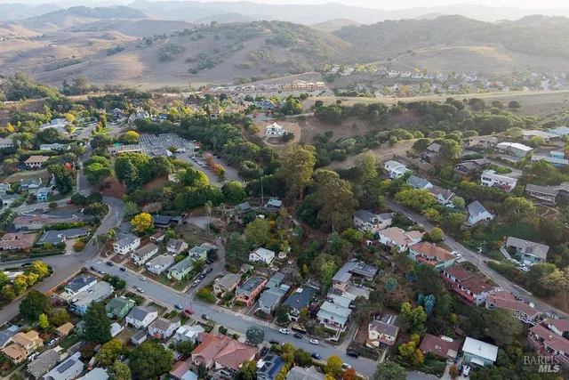 $1,395,000 | 12 Haven Drive, Petaluma, CA 94952