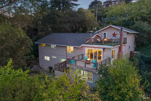 $1,395,000 | 12 Haven Drive, Petaluma, CA 94952