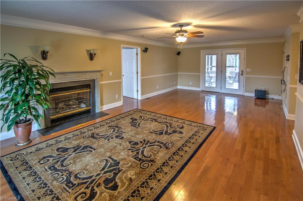 1685 Wallburg-High Point Road High Point, NC 27265 - Photo 16 of 30 Living Room