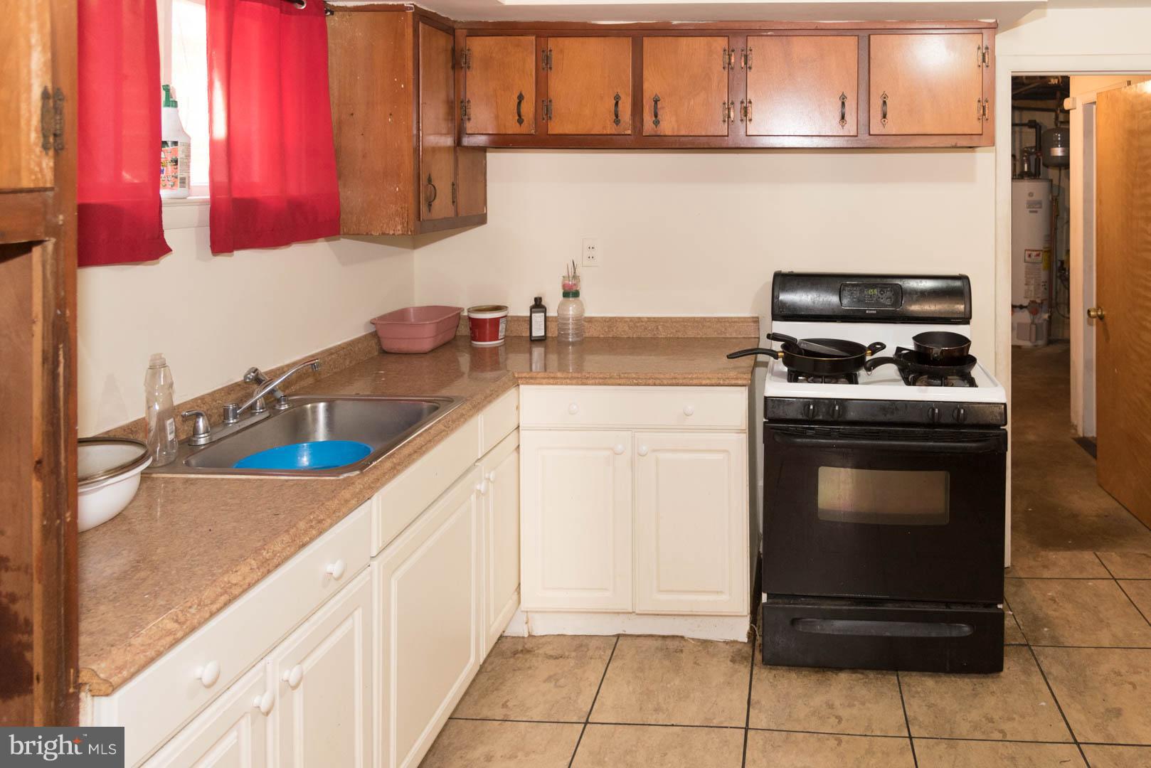 6419 Ridgeview Avenue Baltimore, MD 21206 - Photo 5 of 16 Interior (General)