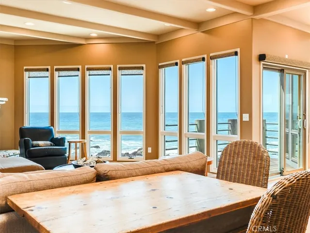 a view of entryway with a front door