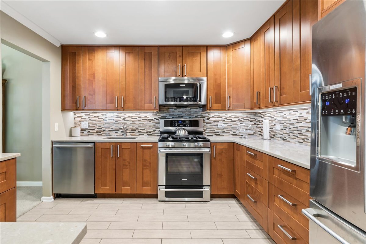 616 Edinburgh Lane, Unit B Prospect Heights, IL 60070 - Photo 7 of 20