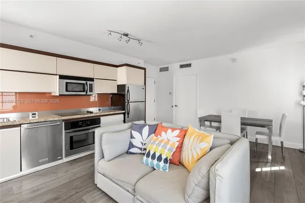 $2,900 | 435 21st Street, Unit 318, Miami Beach, FL 33139