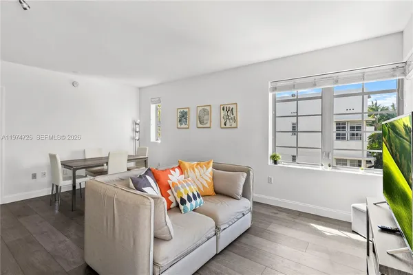 $2,900 | 435 21st Street, Unit 318, Miami Beach, FL 33139