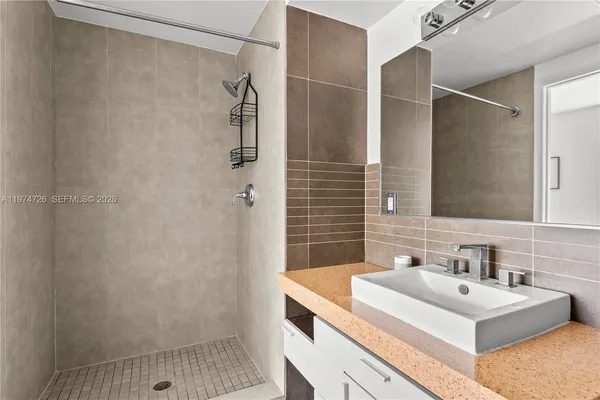 $2,900 | 435 21st Street, Unit 318, Miami Beach, FL 33139