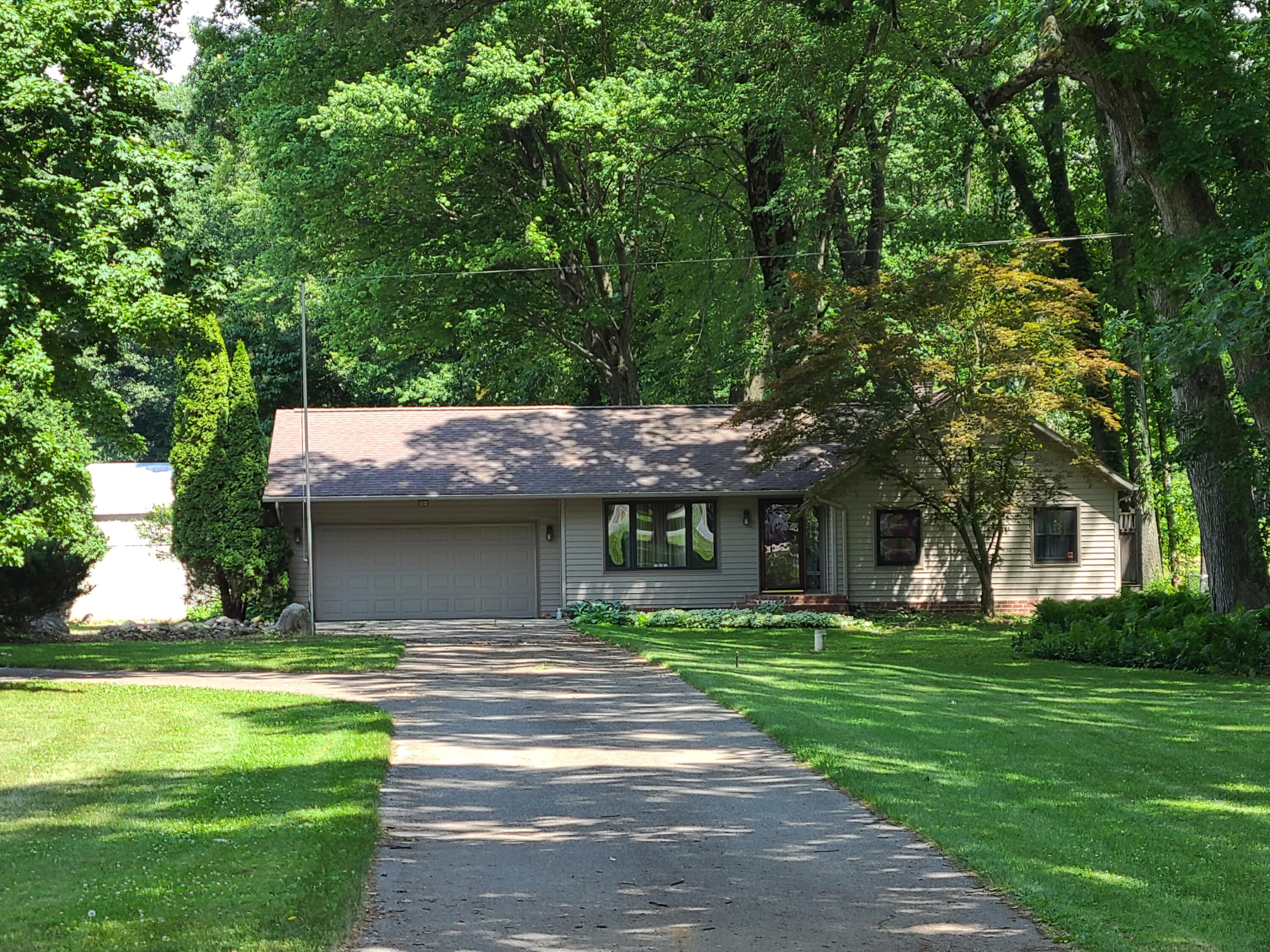 12700 Minges Road South Battle Creek, MI 49015 - Photo 1 of 37 Minges close front view