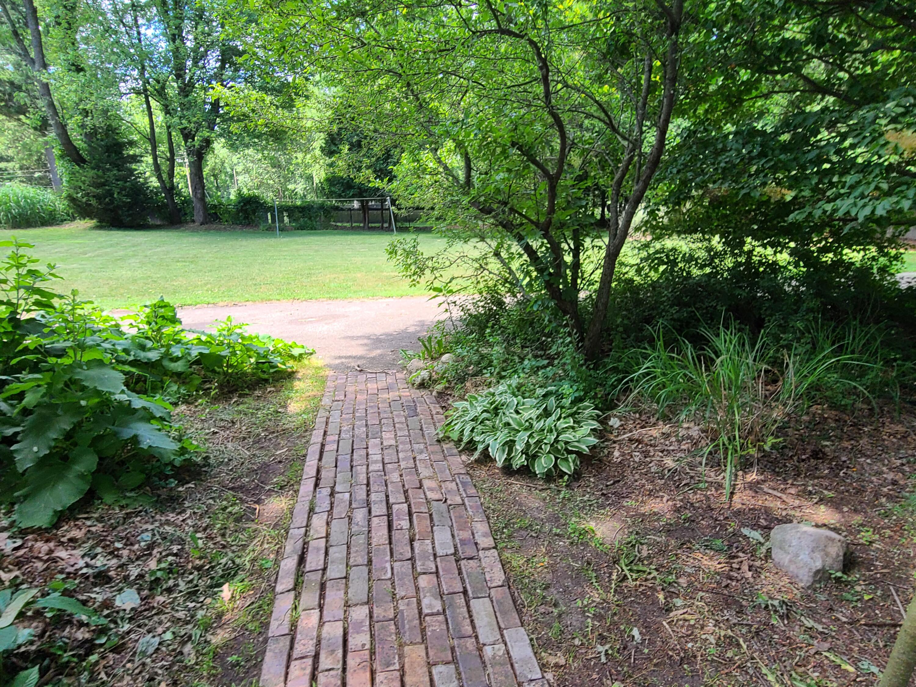 12700 Minges Road South Battle Creek, MI 49015 - Photo 2 of 37 Minges patio to side yrd