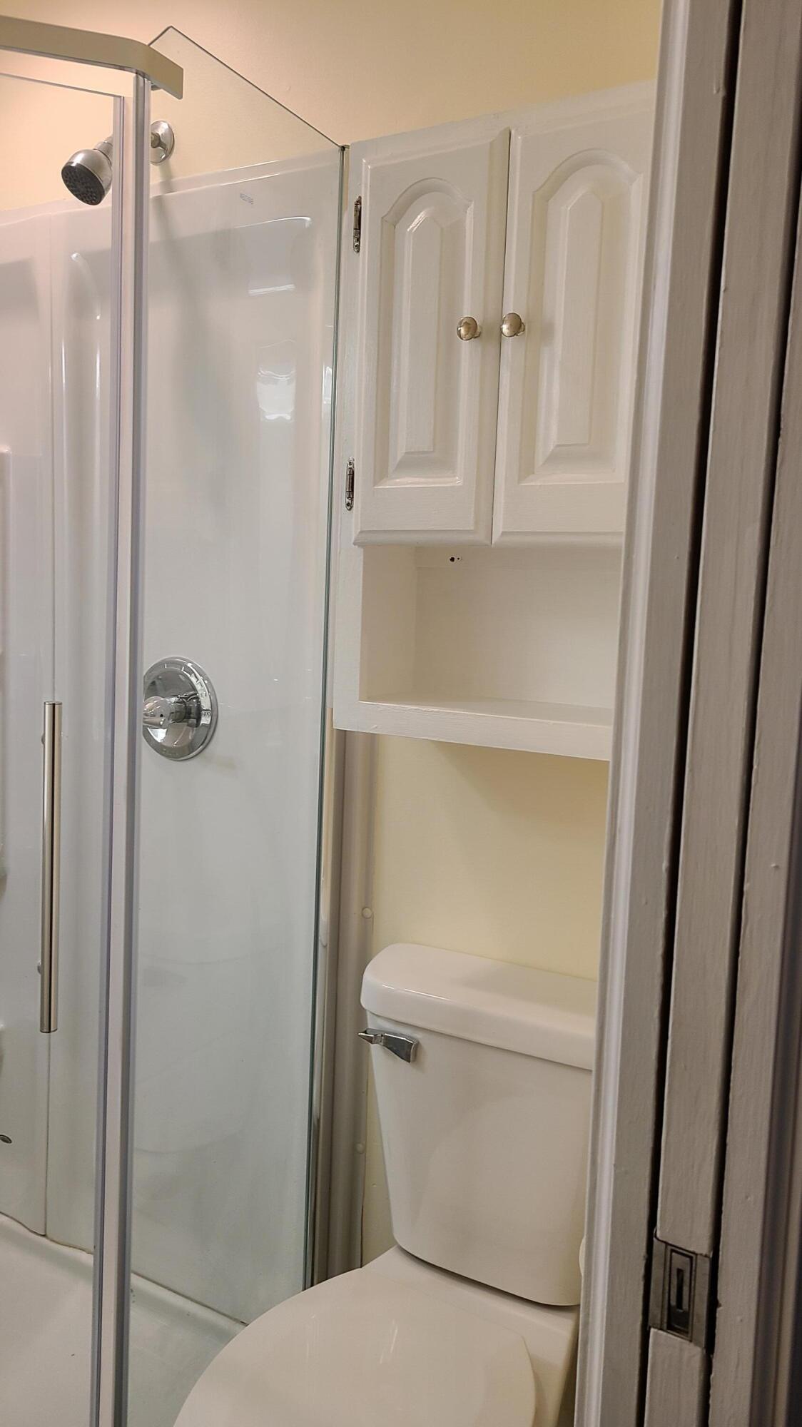 12700 Minges Road South Battle Creek, MI 49015 - Photo 27 of 37 kit bath with stool