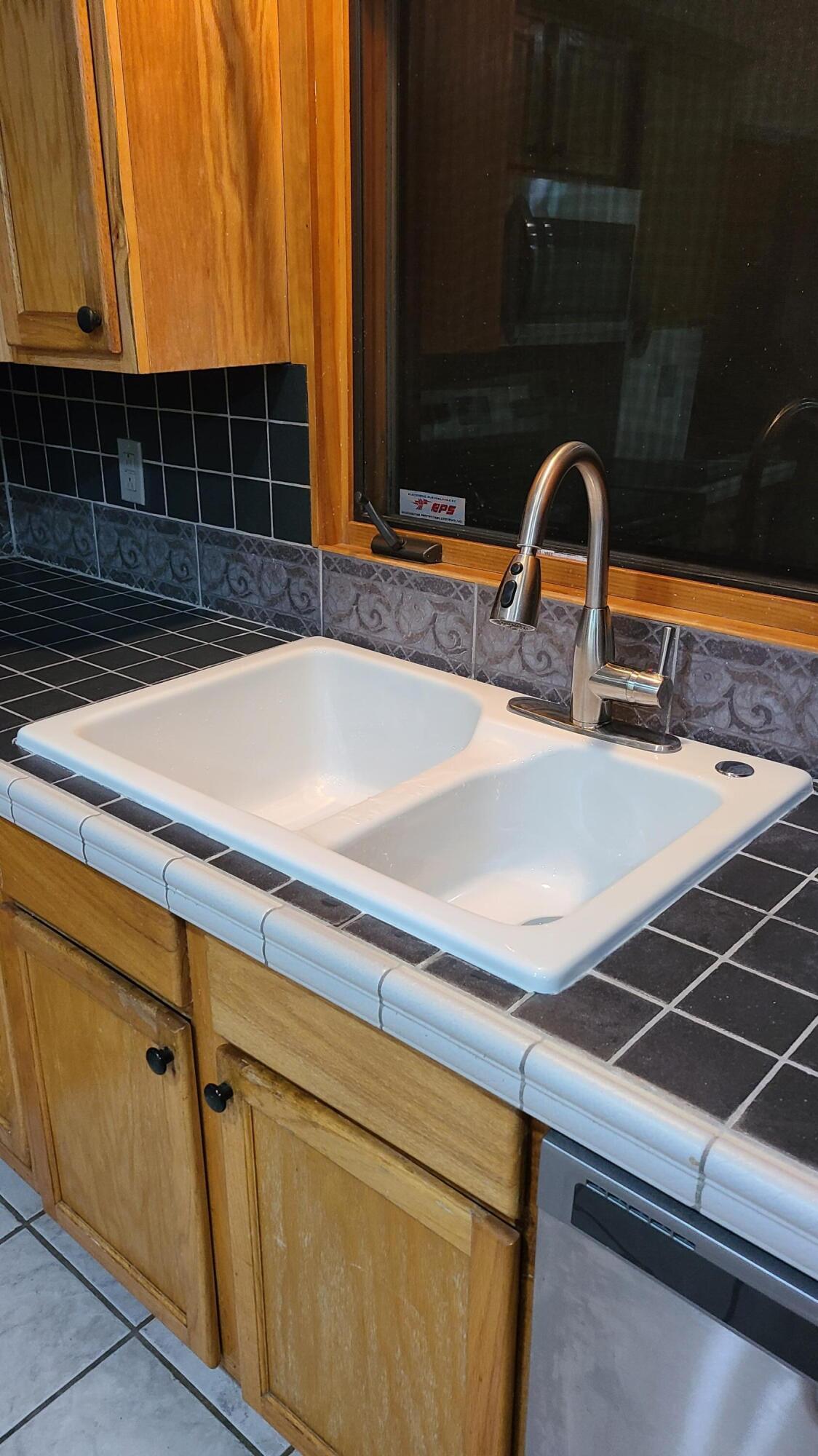 12700 Minges Road South Battle Creek, MI 49015 - Photo 29 of 37 kit counter with sink