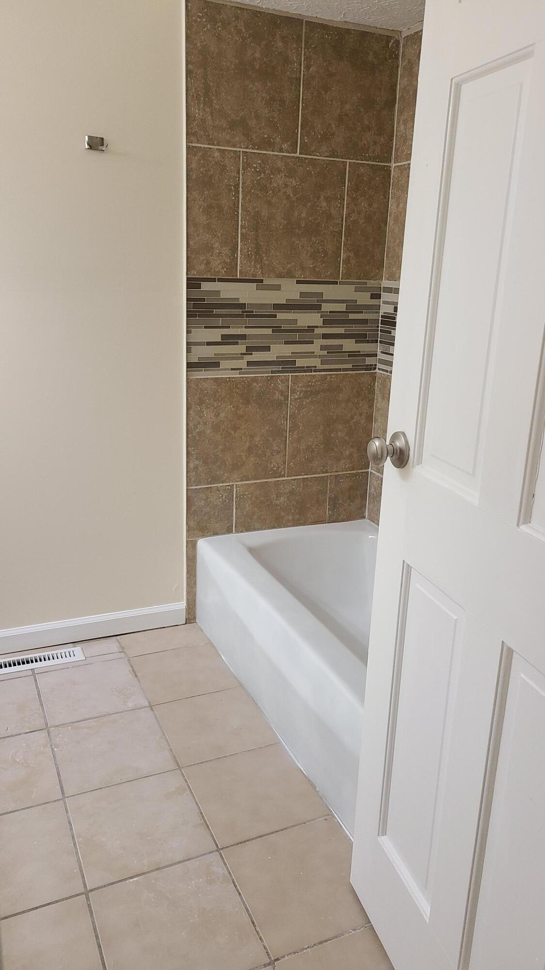 12700 Minges Road South Battle Creek, MI 49015 - Photo 35 of 37 main bath tub