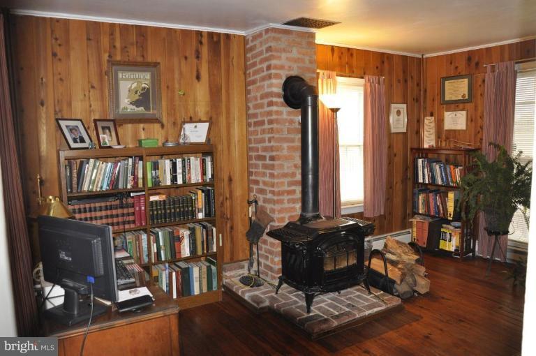 5604 Adamstown Road Adamstown, MD 21710 - Photo 3 of 7 Den
