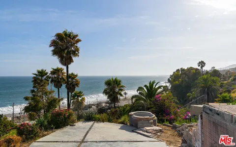 $2,000,000 | 21400 Rambla Vista, Malibu, CA 90265