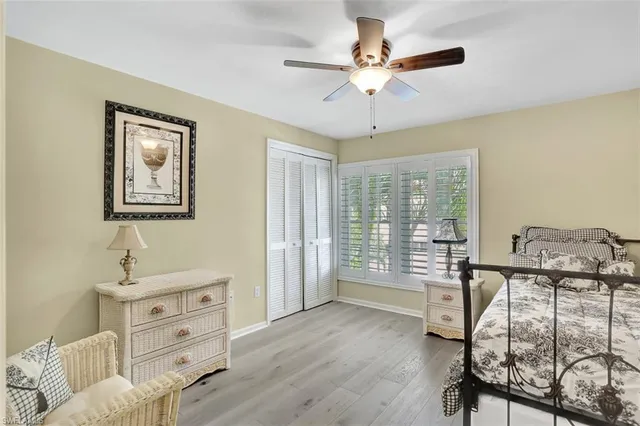 a view of a livingroom with furniture and a ceiling fan